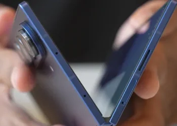 HP Tri-Fold Muncul di One UI 8, Dapat Buka Tiga Aplikasi Sekaligus