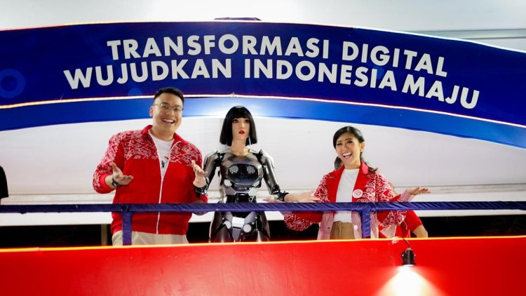 Truk Digital Kemkomdigi di Karnaval HUT RI ke-80 Hadirkan Robot AI dan SATRIA-1