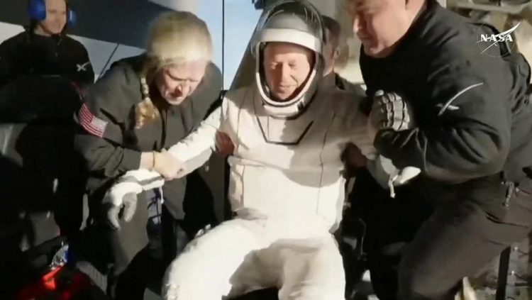 Sempat Tinggal 9 Bulan di Luar Angkasa, Astronaut Umumkan Pensiun