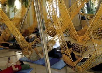 Warga Tidur di Tempat Penampungan Cuaca Panas Madrid