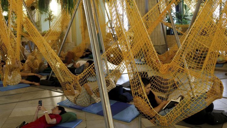 Warga Tidur di Tempat Penampungan Cuaca Panas Madrid