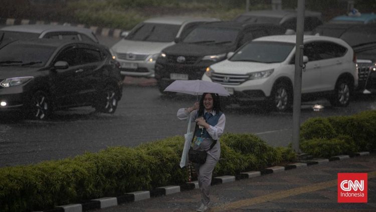 Hujan Masih Akan Turun di Wilayah Barat dan Tengah Indonesia Minggu Ini