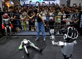 Robot Canggih Perlihatkan Kemampuan di WAIC 2025