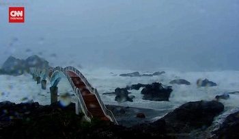 Topan Podul Serang Taiwan Buat Warga Cemas dan Khawatir