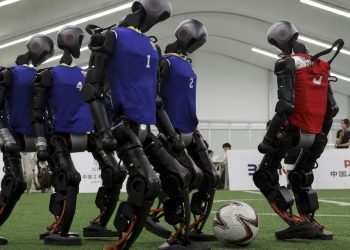 Aksi Menawan Robot Humanoid Mengolah Bola Bulat