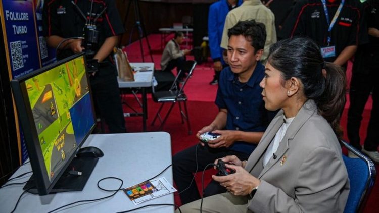 Menkominfo Meutya Hafid Apresiasi Karya Mahasiswa MMTC dan Prospek Industri Game Indonesia