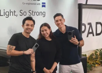 Buktikan Ketangguhan HP Lipat Tipis dengan Kamera Zeiss pada Vivo X Fold5