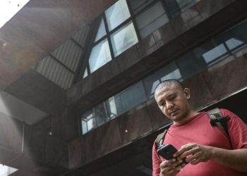 7 Tanda Ponsel Disadap dan Cara Mengatasinya