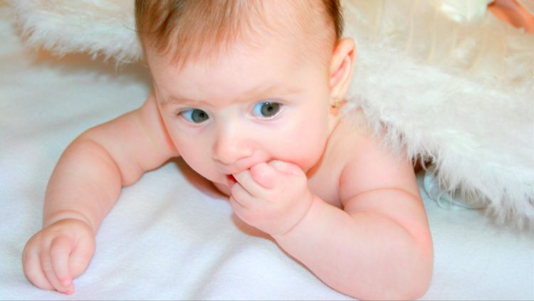 Mengapa Bayi Mengucek Mata Saat Mengantuk? Simak Penjelasan Ahli