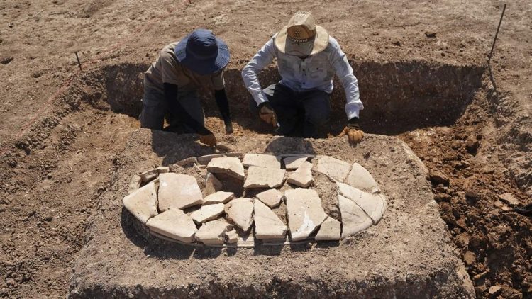 Makam Kuno Berusia 2000 Tahun Terungkap karena Kekeringan