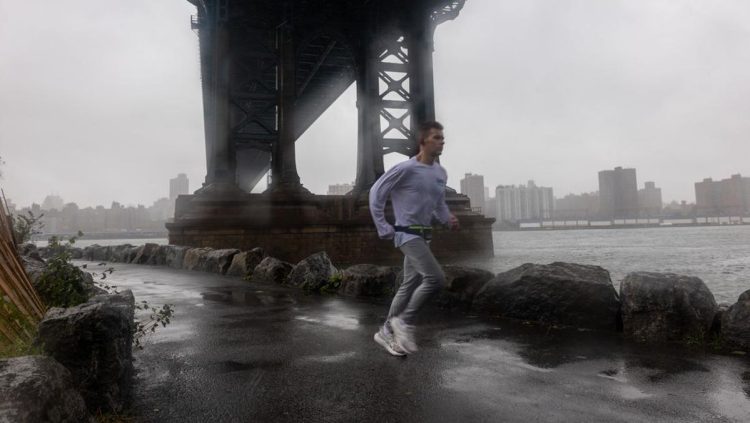 Hujan Lebat dan Angin Kencang Menghancurkan Kota New York