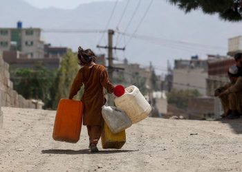 Anak-anak di Afghanistan Berhenti Sekolah Demi Mendapatkan Air Bersih