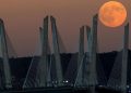 Supermoon Pertama 2025 Menawan di Langit