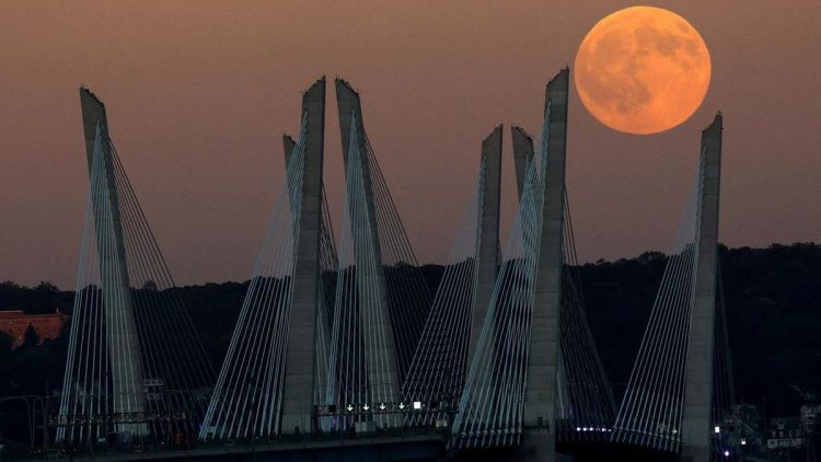 Supermoon Pertama 2025 Menawan di Langit