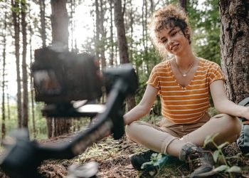 Kaji Sertifikasi Influencer di China dalam Rencana Komdigi