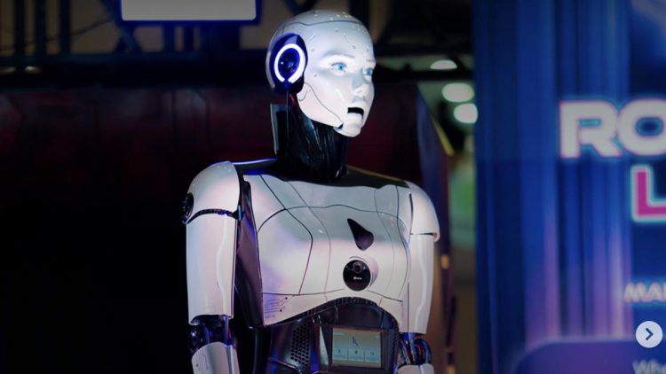 Robot Humanoid Berbasis AI Karya Anak Bangsa untuk Layanan Pelanggan di Mal