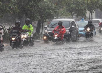 Prediksi Cuaca Ekstrem Mengancam Momen Nataru 2025/2026 Menurut BMKG