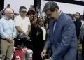 Presiden Venezuela Nicolas Maduro Berdansa dengan Robot Humanoid