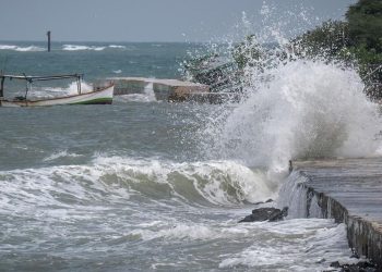 Jelang Libur Natal, Waspada Gelombang Tinggi di Berbagai Perairan