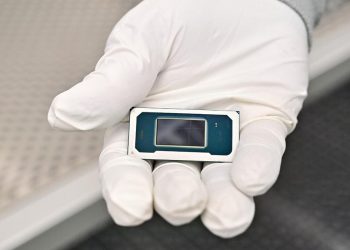 Dirumorkan Kerja Sama dengan Intel untuk Produksi Chip iPhone Mulai 2028