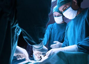 Ahli Cangkok Kuping ke Kaki Pertama di Dunia untuk Menyelamatkan Pasien