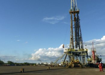 Sejarah Penemuan Minyak Bumi dan Dominasi Perusahaan Negara Barat