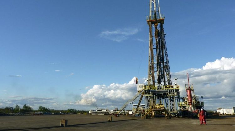 Sejarah Penemuan Minyak Bumi dan Dominasi Perusahaan Negara Barat