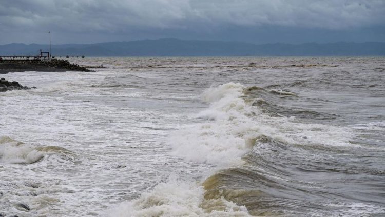 Siklon Nokaen Tingkatkan Gelombang Tinggi di Beberapa Perairan Indonesia