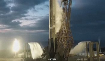 SpaceX Luncurkan 24 Satelit Starlink ke Orbit dalam Momen Menegangkan